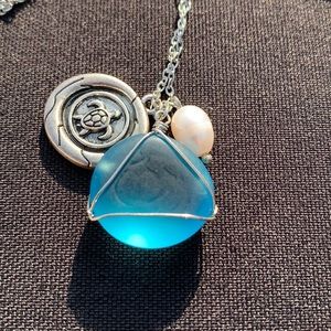 NWOT  Sea Turtle Charm Necklace